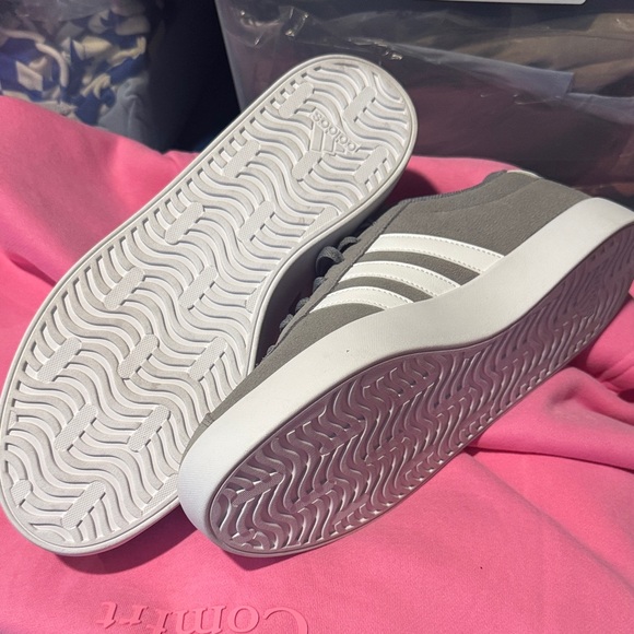 Size 10 Adidas VL Court 3.0 Men's Sneakers in Gray and White - Picture 3 of 3